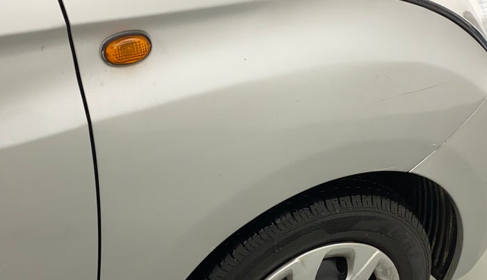 2014 Hyundai Eon MAGNA +, Petrol, Manual, 36,081 km, Right fender - Paint has minor damage
