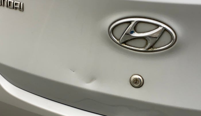 2014 Hyundai Eon MAGNA +, Petrol, Manual, 36,081 km, Dicky (Boot door) - Slightly dented