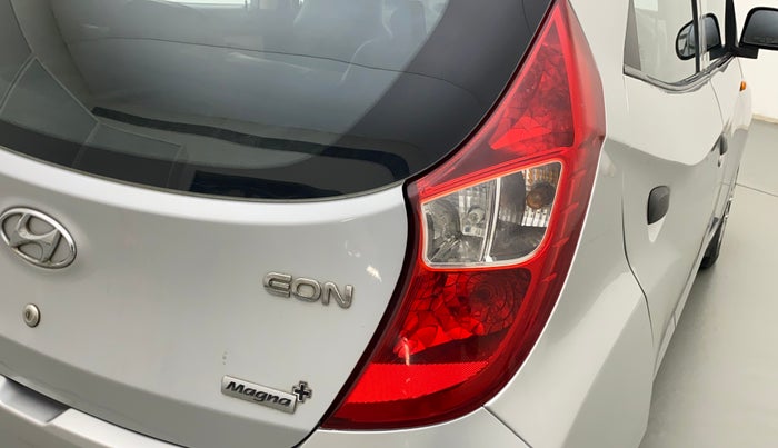 2014 Hyundai Eon MAGNA +, Petrol, Manual, 36,081 km, Right tail light - Minor scratches