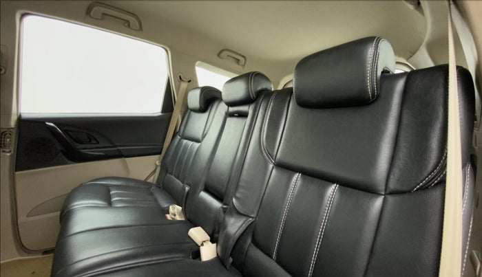 2015 Mahindra XUV500 W4 4X2, Diesel, Manual, 80,786 km, Right Side Rear Door Cabin
