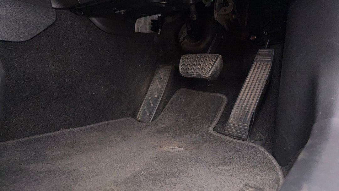 2020 Toyota Camry Ascent Sport, Automatic, 103887 km, Pedals and Footmat