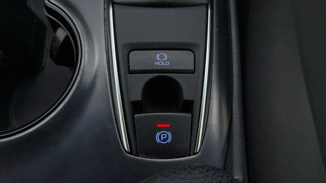 2020 Toyota Camry Ascent Sport, Automatic, 103887 km, Handbrake