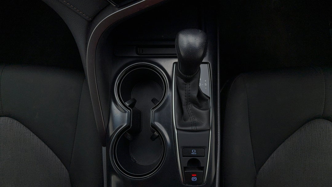 2020 Toyota Camry Ascent Sport, Automatic, 103887 km, Gear Lever 