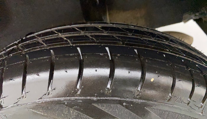 2016 Datsun Redi Go S, Petrol, Manual, 61,818 km, Left Rear Tyre Tread
