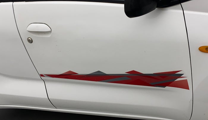 2016 Datsun Redi Go S, Petrol, Manual, 61,818 km, Driver-side door - Paint has faded