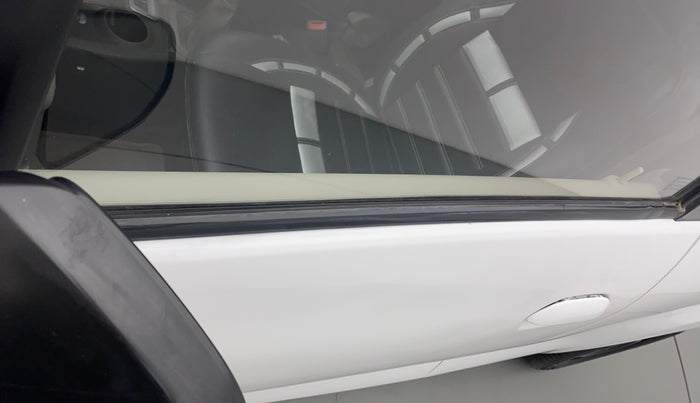 2016 Datsun Redi Go S, Petrol, Manual, 61,818 km, Front passenger door - Weather strip has minor damage