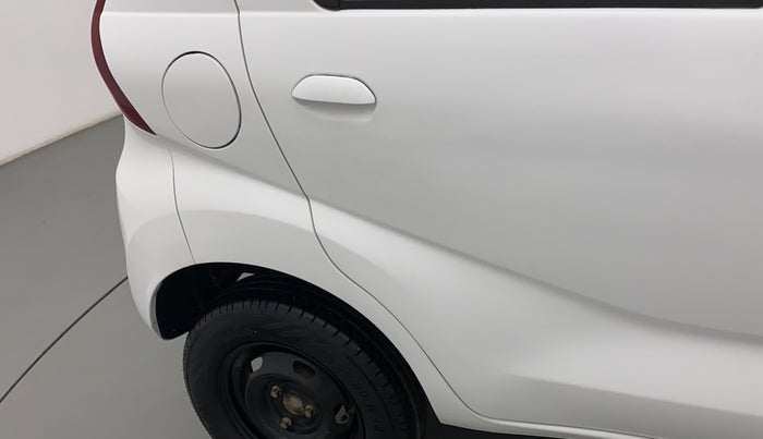 2016 Datsun Redi Go S, Petrol, Manual, 61,818 km, Right quarter panel - Graphic sticker