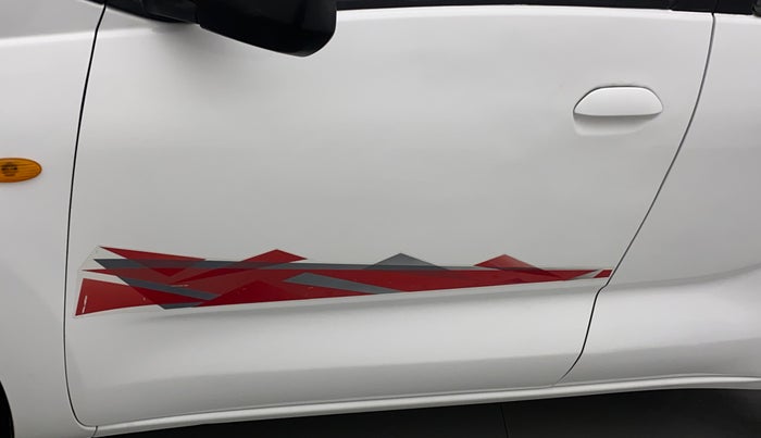 2016 Datsun Redi Go S, Petrol, Manual, 61,818 km, Front passenger door - Slightly dented