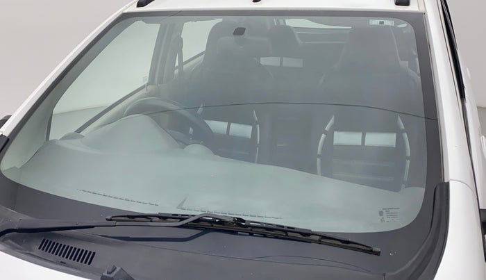 2016 Datsun Redi Go S, Petrol, Manual, 61,818 km, Front windshield - Minor spot on windshield