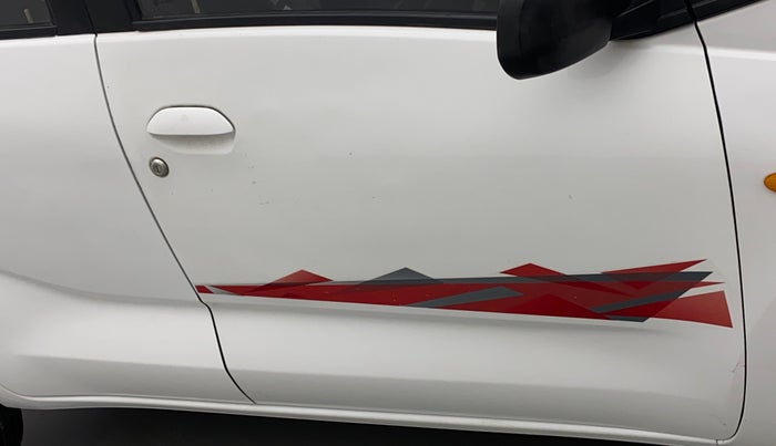 2016 Datsun Redi Go S, Petrol, Manual, 61,818 km, Driver-side door - Slightly rusted