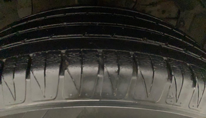 2016 Maruti Vitara Brezza ZDI PLUS DUAL TONE, Diesel, Manual, 69,291 km, Right Front Tyre Tread
