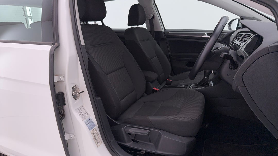 2018 Volkswagen Golf 110 Tsi Comfortline, Automatic, 41687 km, Right Side Front Door Cabin View