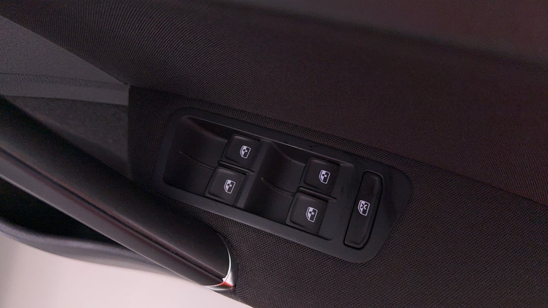 2018 Volkswagen Golf 110 Tsi Comfortline, Automatic, 41687 km, Drivers Side Door Panel Controls