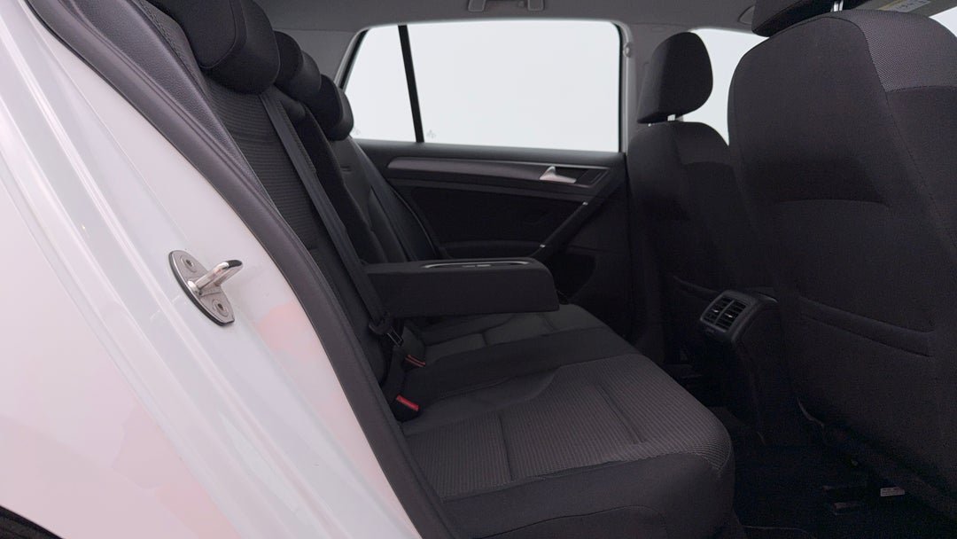 2018 Volkswagen Golf 110 Tsi Comfortline, Automatic, 41687 km, Right Side Rear Door Cabin View