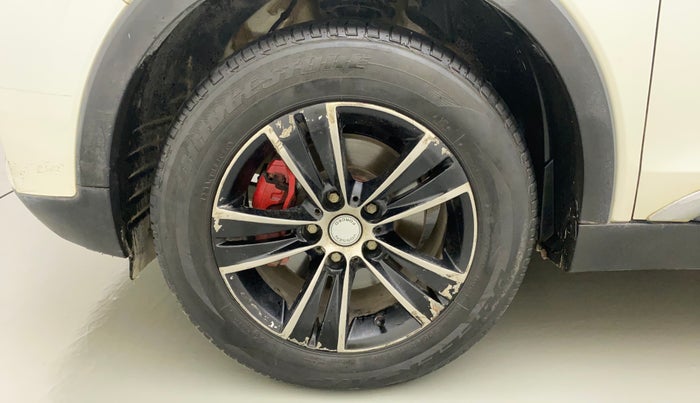 2020 Mahindra XUV300 W6 1.2 PETROL, Petrol, Manual, 35,345 km, Left Front Wheel