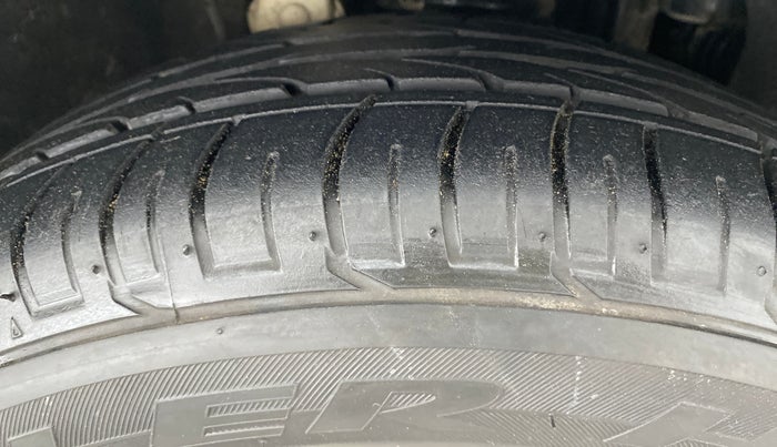 2018 Mahindra MARAZZO M8 7 STR, Diesel, Manual, 32,923 km, Right Front Tyre Tread