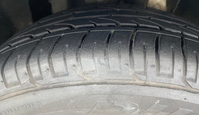 2018 Mahindra MARAZZO M8 7 STR, Diesel, Manual, 32,923 km, Left Front Tyre Tread