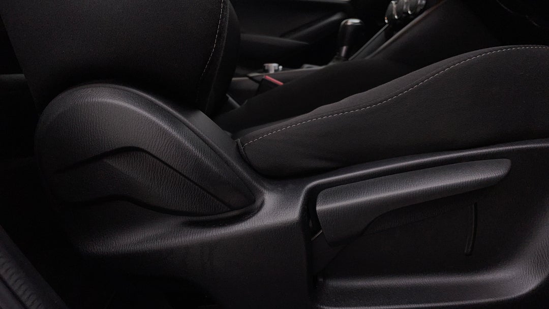 2020 Mazda CX-3 Maxx Sport (fwd), Automatic, 36969 km, Drivers Side Adjustment Panel