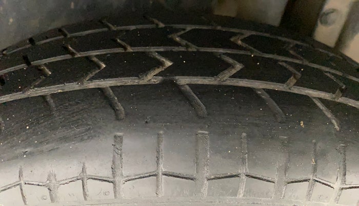 2014 Maruti Swift VXI, Petrol, Manual, 1,13,920 km, Left Rear Tyre Tread