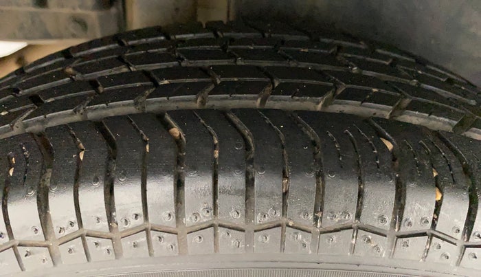 2014 Maruti Swift VXI, Petrol, Manual, 1,13,920 km, Right Rear Tyre Tread