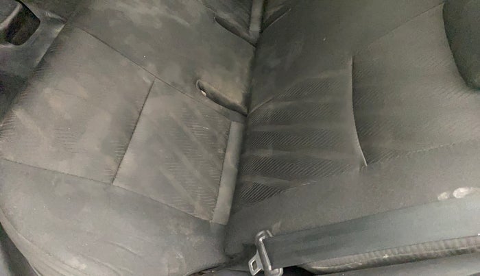 2014 Maruti Swift VXI, Petrol, Manual, 1,13,920 km, Second-row left seat - Cover slightly stained