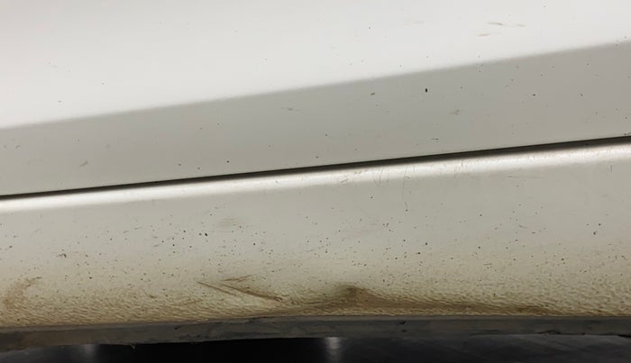 2014 Maruti Swift VXI, Petrol, Manual, 1,13,920 km, Left running board - Slightly dented
