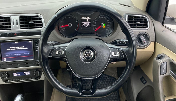2017 Volkswagen Vento HIGHLINE 1.2 TSI AT, Petrol, Automatic, 86,330 km, Steering Wheel Close Up
