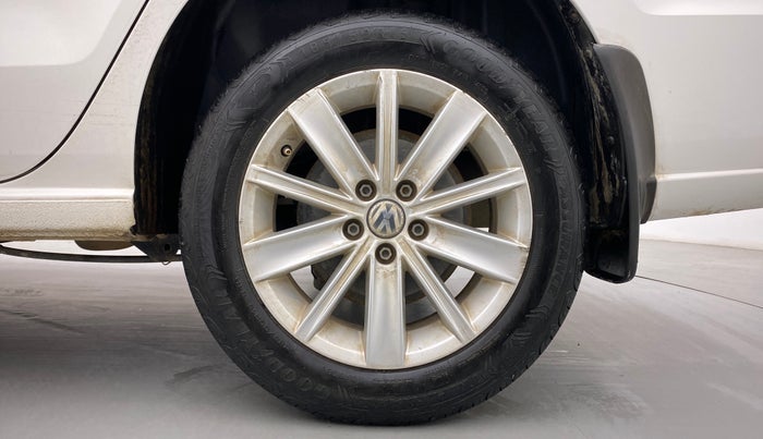 2017 Volkswagen Vento HIGHLINE 1.2 TSI AT, Petrol, Automatic, 86,330 km, Left Rear Wheel