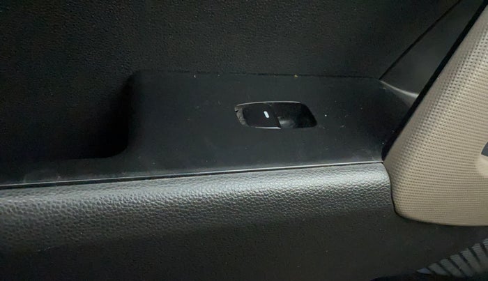 2018 Hyundai Creta SX PLUS AT 1.6 PETROL, Petrol, Automatic, 94,512 km, Left front window switch / handle - Switch/handle not functional