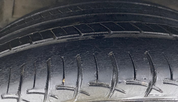 2017 Maruti Ertiga VDI SHVS, Diesel, Manual, 37,958 km, Left Front Tyre Tread