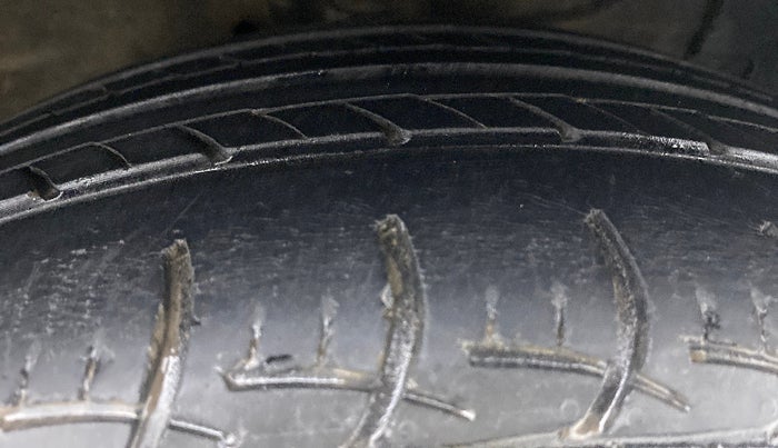 2017 Maruti Ertiga VDI SHVS, Diesel, Manual, 37,958 km, Right Front Tyre Tread
