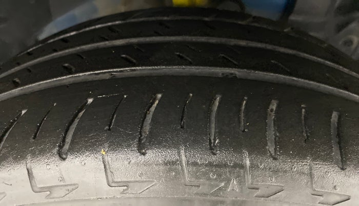2018 Ford Ecosport 1.5 TITANIUM SIGNATURE TI VCT (SUNROOF), Petrol, Manual, 24,567 km, Right Front Tyre Tread