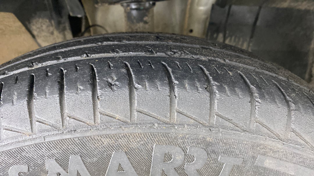 Right Front Tyre Tread