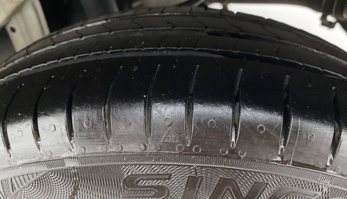 2017 Maruti Alto 800 LXI, CNG, Manual, 1,21,391 km, Left Rear Tyre Tread