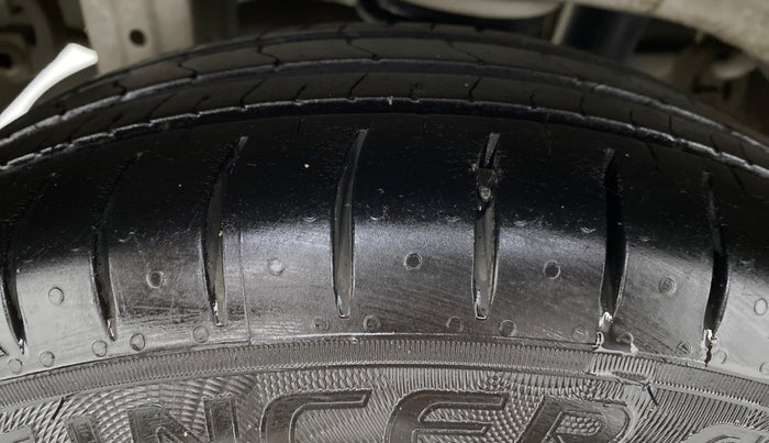 2017 Maruti Alto 800 LXI, CNG, Manual, 1,21,391 km, Right Rear Tyre Tread