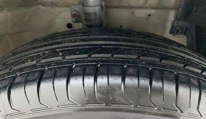 2012 Maruti Swift LXI D, Petrol, Manual, 49,194 km, Right Front Tyre Tread