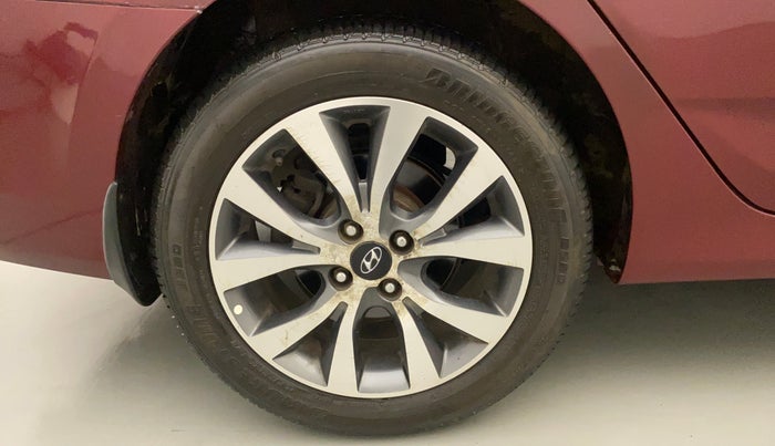 2014 Hyundai Verna FLUIDIC 1.6 CRDI SX AT, Diesel, Automatic, 54,796 km, Right Rear Wheel