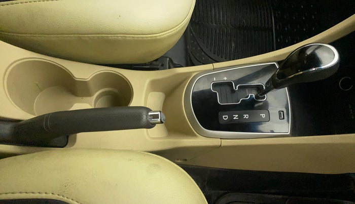 2014 Hyundai Verna FLUIDIC 1.6 CRDI SX AT, Diesel, Automatic, 54,796 km, Gear Lever