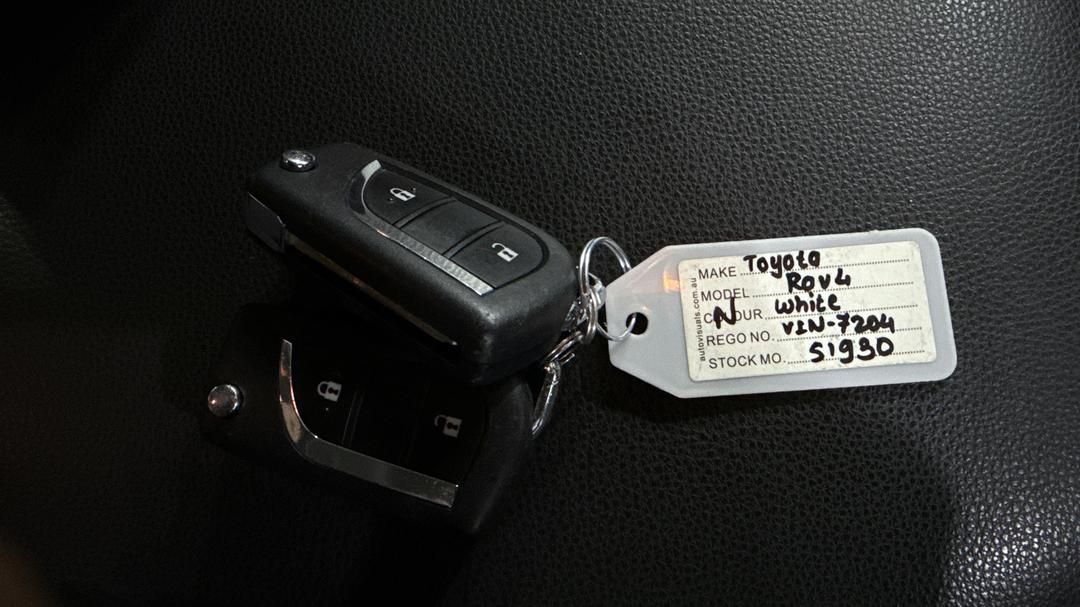 2020 Toyota RAV4 Gx (2WD), Automatic, 103503 km, Key Close-up