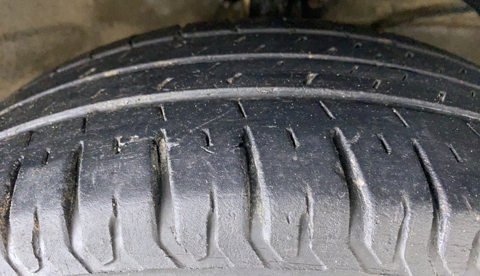 2019 Maruti XL6 ZETA SHVS, Petrol, Manual, 37,809 km, Right Front Tyre Tread