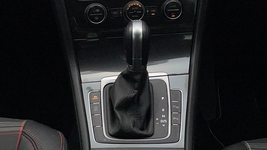 2018 Volkswagen Golf 110 Tsi Comfortline, Automatic, 97570 km, Gear Lever 