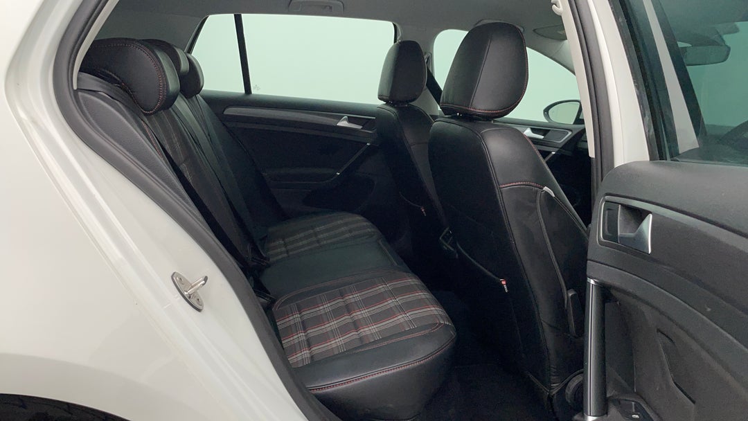 2018 Volkswagen Golf 110 Tsi Comfortline, Automatic, 97570 km, Right Side Rear Door Cabin View