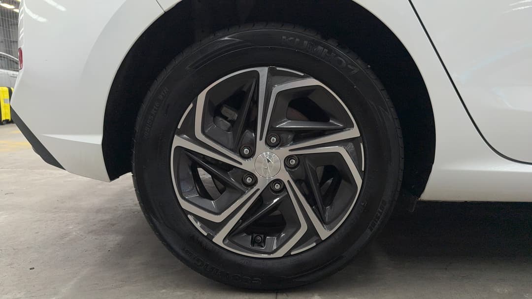 2023 Hyundai i30 i30, Automatic, 15930 km, Right Rear Wheel