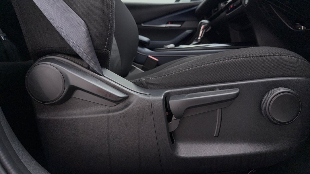 2021 Mazda CX-30 G20 Evolve (fwd), Automatic, 19933 km, Drivers Side Adjustment Panel