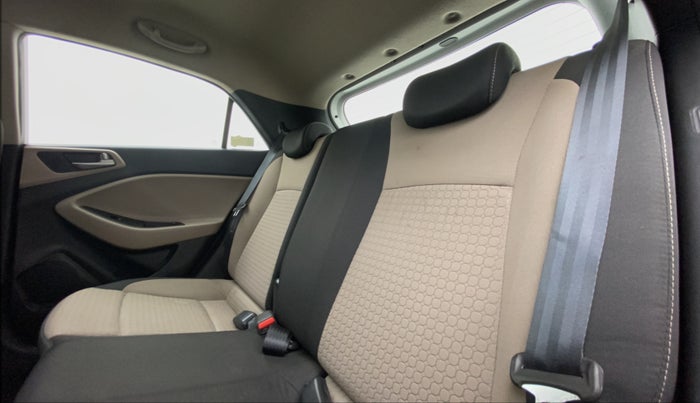 2017 Hyundai Elite i20 ASTA 1.2 (O), Petrol, Manual, 43,750 km, Right Side Rear Door Cabin