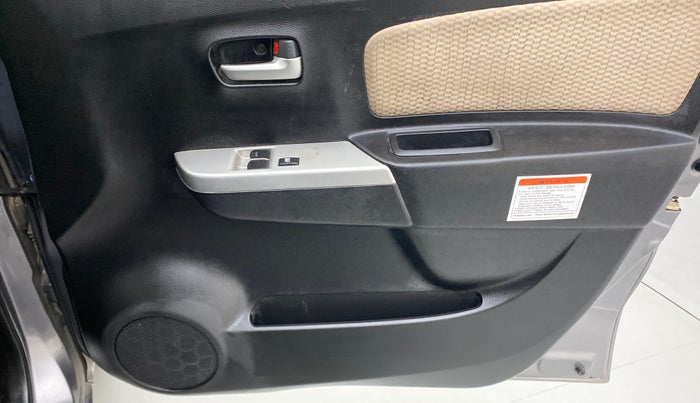 2017 Maruti Wagon R 1.0 LXI CNG, CNG, Manual, 32,972 km, Driver Side Door Panels Control