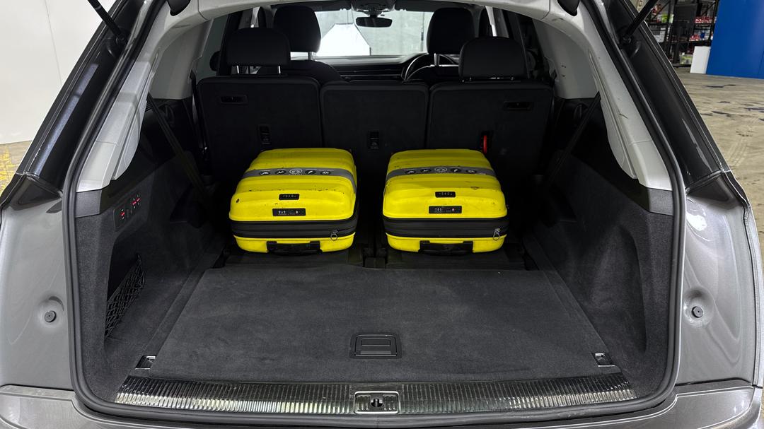 2021 Audi Q7 45 Tdi Quattro Mhev, Automatic, 62986 km, Boot Inside View with Luggage