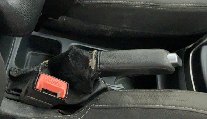 2018 Ford Ecosport TITANIUM 1.5L PETROL, Petrol, Manual, 99,291 km, Gear lever - Hand brake lever cover torn