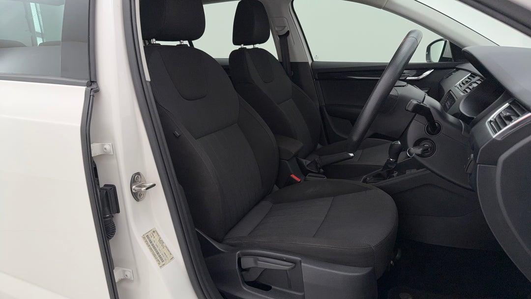 2019 SKODA Octavia 110 Tsi, Automatic, 16791 km, Right Side Front Door Cabin View