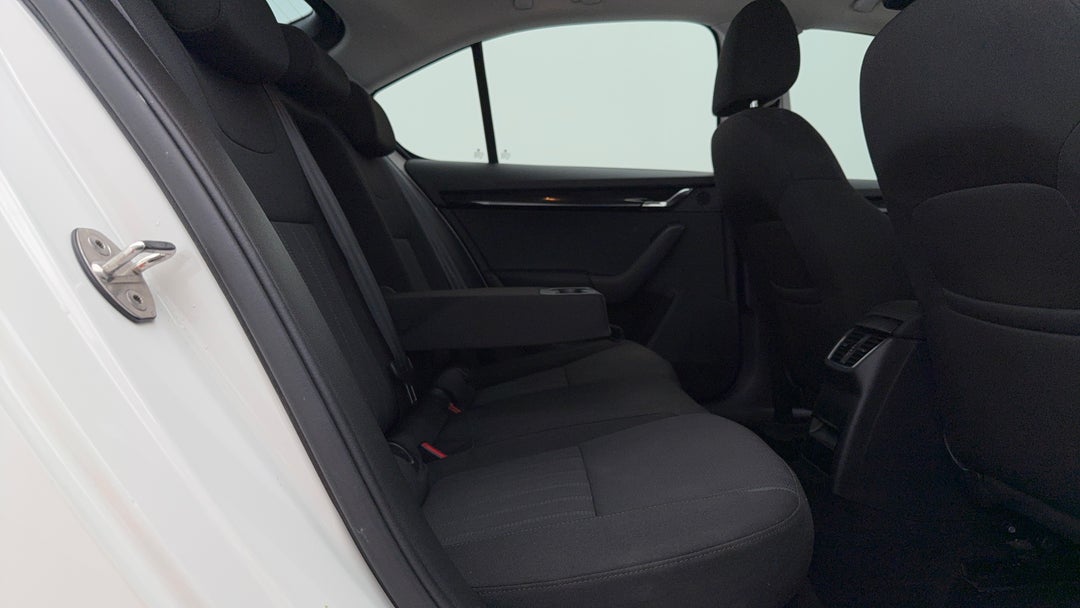 2019 SKODA Octavia 110 Tsi, Automatic, 16791 km, Right Side Rear Door Cabin View